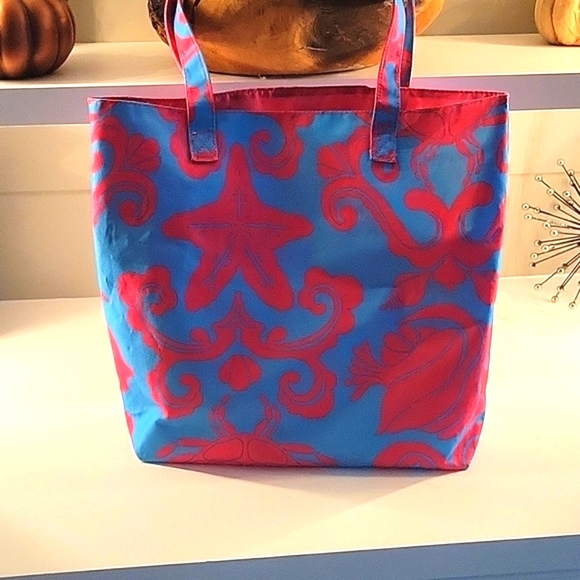 2 for $10. Lilly Pulitzer Tote Bag Estee Lauder - Picture 2 of 5